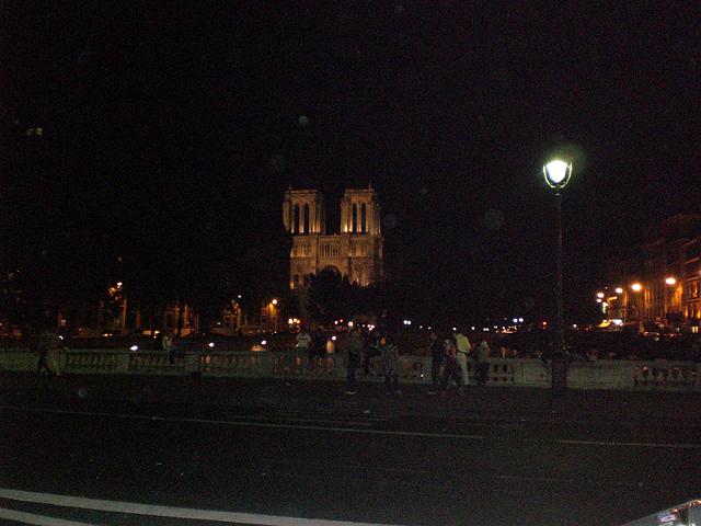 18 Paris-by-night N-D de Paris.jpg